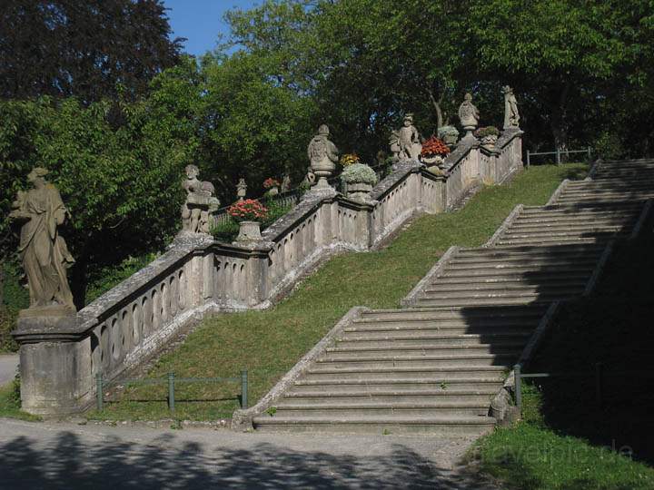 eu_de_wuerzburg_020.jpg - Eine Treppe im Hofgarten der Würzburger Residenz