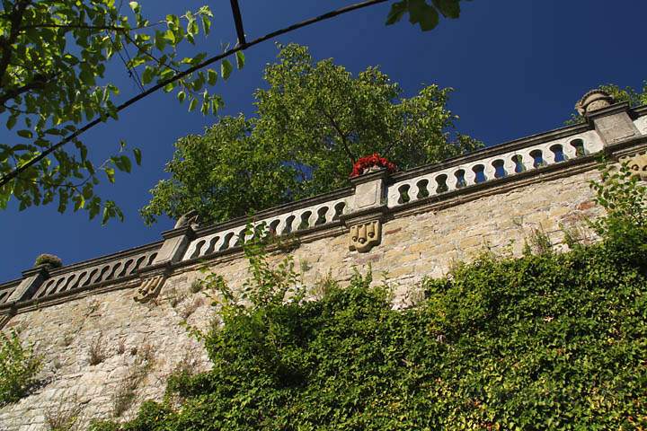 eu_de_wuerzburg_022.jpg - Eine Mauer im Hofgarten der Würzburger Residenz