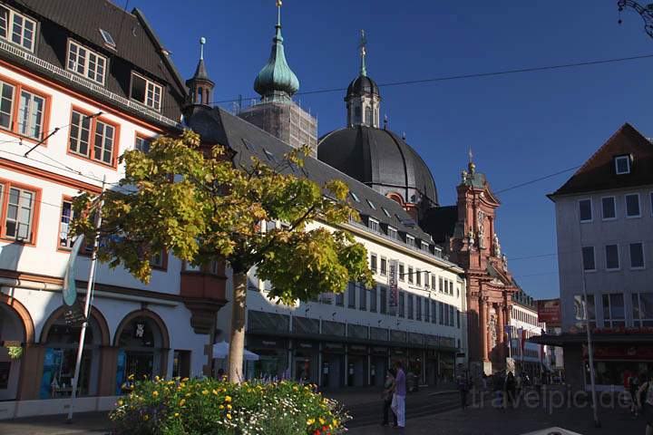 eu_de_wuerzburg_024.jpg - Eine schöne Kulisse am Markt in Würzburg
