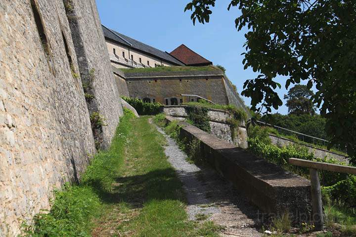 eu_de_wuerzburg_marienberg_001.jpg - Die dicken Mauern der Festung Marienberg