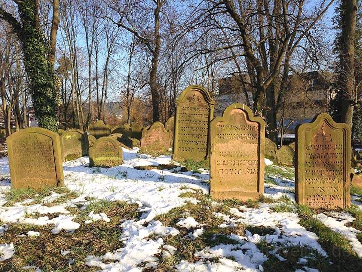 eu_de_gelnhausen_025.jpg - Grabsteine des alten jdischen Friedhofs von Gelnhausen