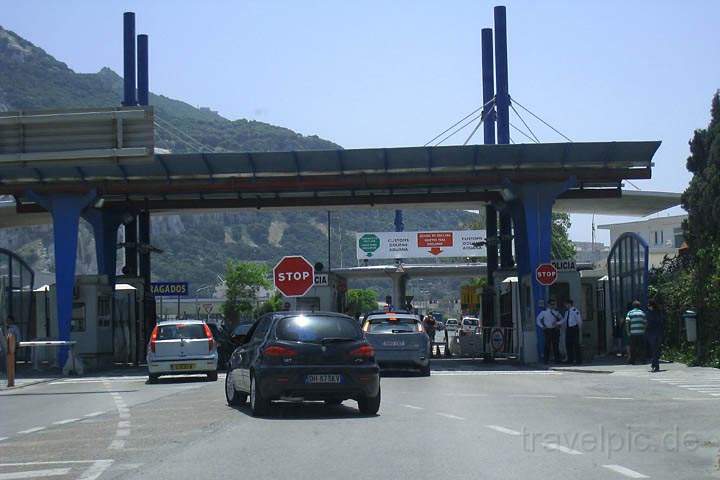 eu_gb_gibraltar_002.jpg - Der Grenzübergang von Spanien nach Großbritannien in Gibraltar