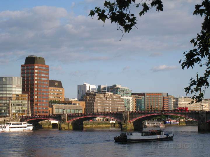 eu_gb_london_009.jpg - Blick auf die Themse und die Lambeth Bridge