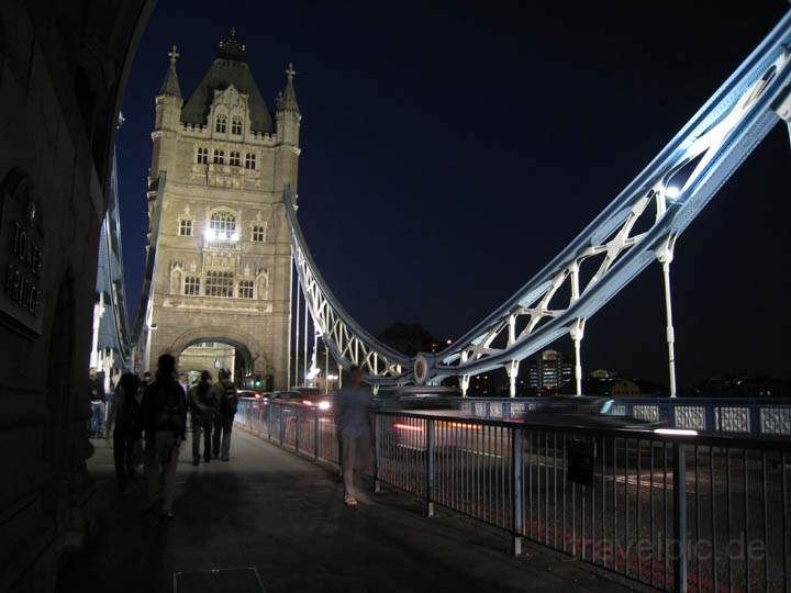 eu_gb_london_017.jpg - Blick auf die Tower Bridge von London bei Nacht