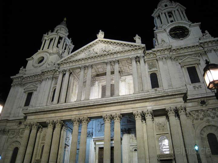 eu_gb_london_020.jpg - Das das markante Portal der St. Paul's Cathedral