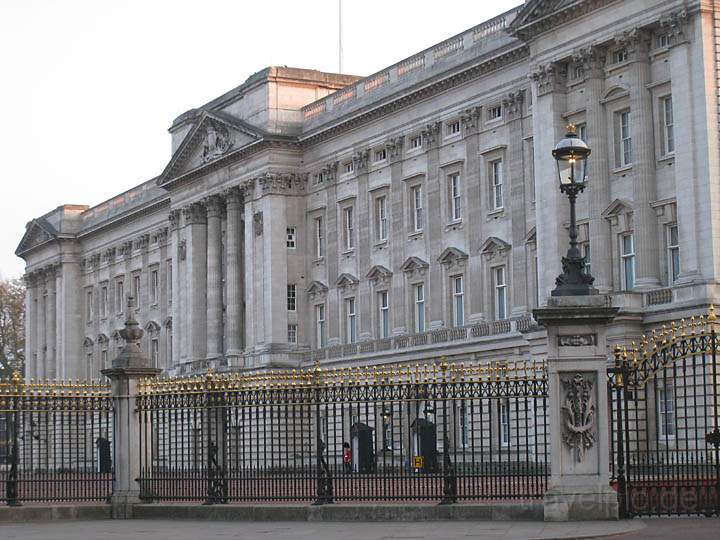 eu_gb_london_030.jpg - Der Buckingham Palace gesehen vom Constitution Hill in London