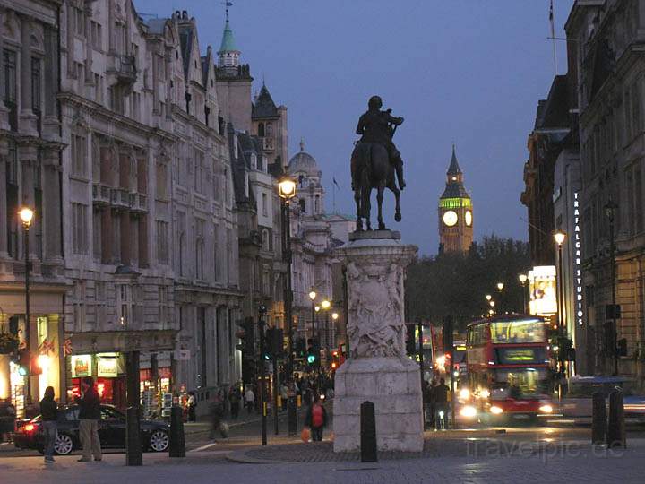 eu_gb_london_036.jpg - Blick vom Trafalgare Square in London auf Big Ben