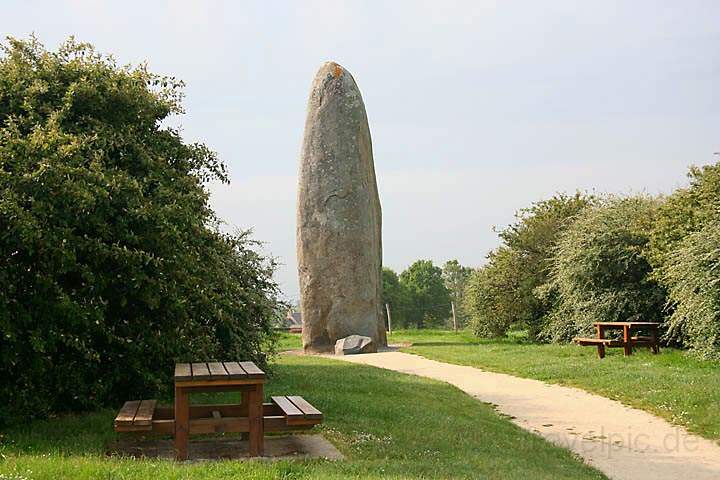 eu_fr_bretagne_002.jpg - Der Menhir de Champ-Dolent bei Dol-de-Bretagne im Nordosten der Bretagne