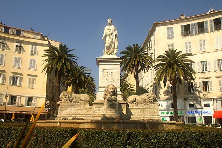 eu_fr_korsika_IMG_1085.jpg - Napoleon-Denkmal auf dem Place Marechal Foch in Ajaccio, Westkorsika