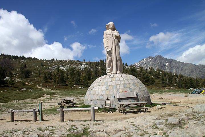 eu_fr_korsika_IMG_2614.jpg - groe Christusstatue am Col de Verghio im Landesinneren von Korsika,1475m
