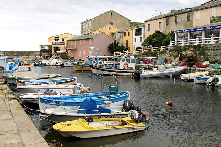 eu_fr_korsika_IMG_6183.jpg - Hafen im Fischerort Tallare, nrdlichster Ort auf Korsika