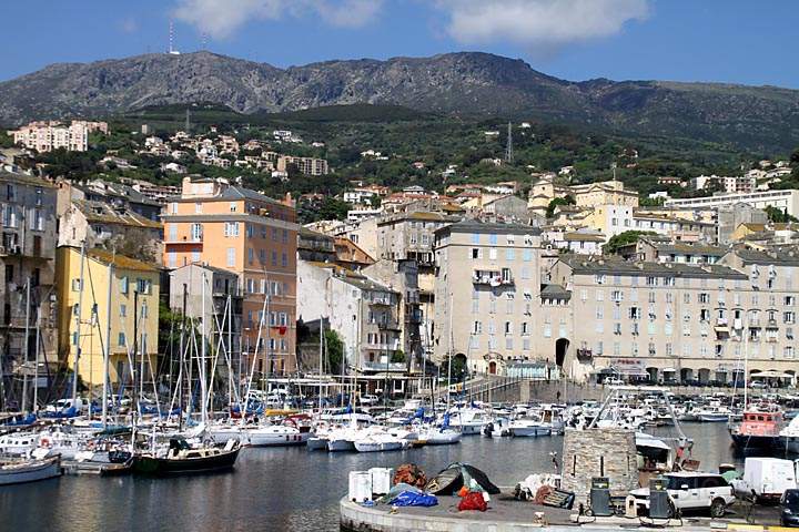 eu_fr_korsika_IMG_7107.jpg - Alter Hafen und Altstadt von Bastia