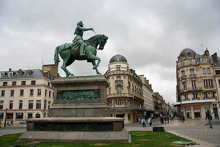 eu_fr_loire_tal_023.jpg - Orleans, Statue der Jungfrau von Orleans am Place du Martroi