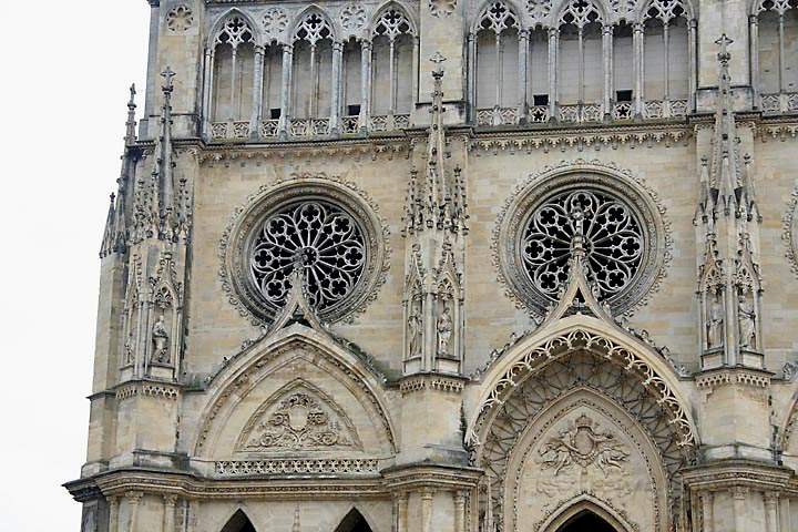 eu_fr_loire_tal_024.jpg - Fassade an der Kathedrale Ste-Croix in Orleans