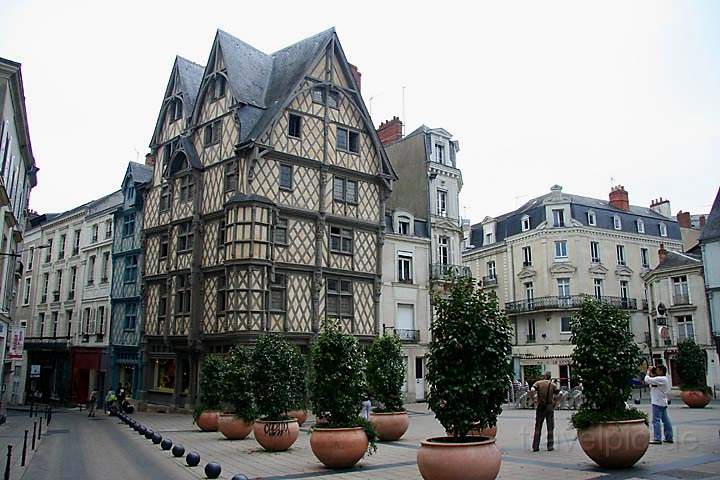 eu_fr_loire_tal_006.jpg - Schöne Fachwerkhäuser in Angers an der Loire