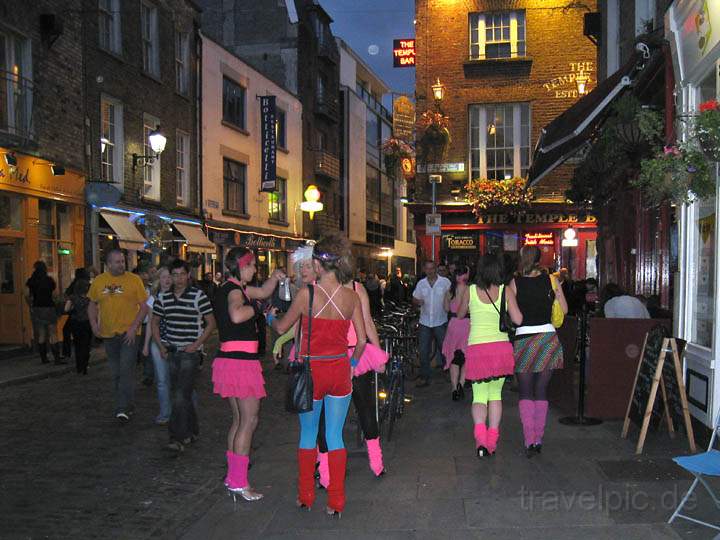 eu_ie_dublin_022.jpg - Eine Szene aus dem illustren Dubliner Nachtleben in Temple Bar