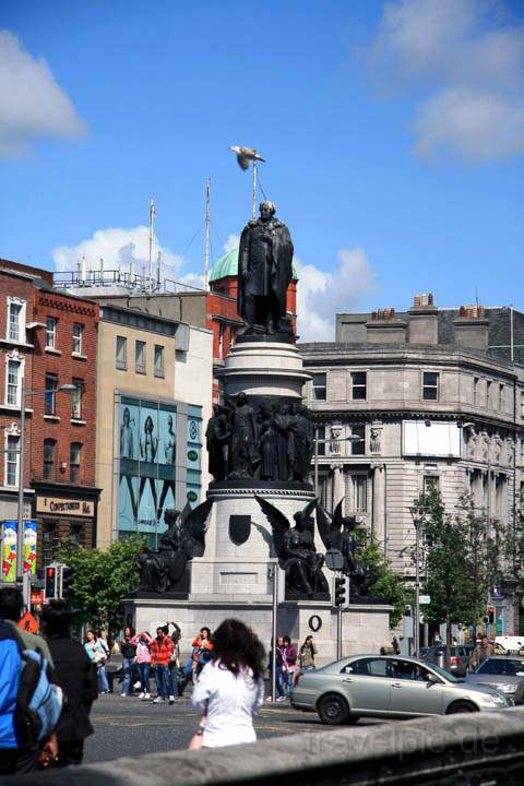 eu_ie_dublin_024.jpg - Die O'Connell Statue im Herzen der Innenstadt von Dublin