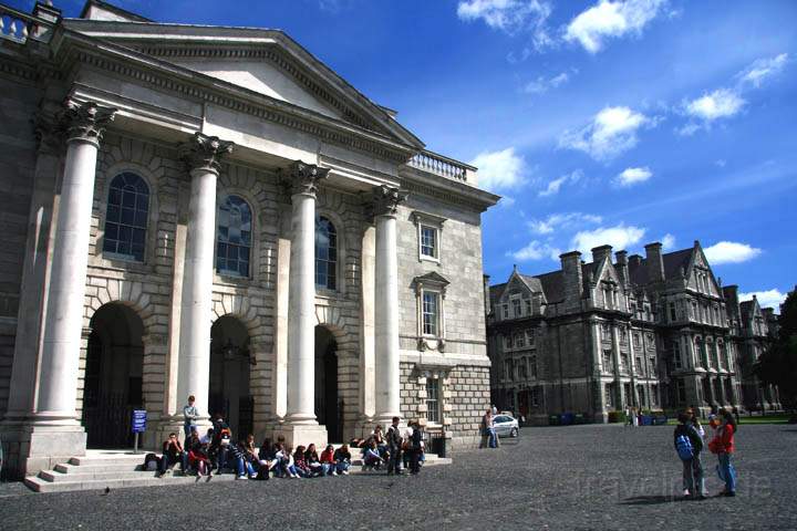 eu_ie_dublin_047.jpg - Der große Platz am berühmten Trinity Collage zu Dublin