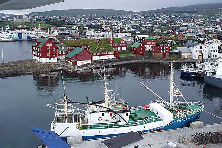 eu_island_002.jpg - Fhre- Zwischenstopp, Ankunft in Torshavn, Frer-Inseln, DK