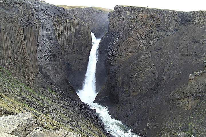 eu_island_003.jpg - Litlanesfoss (oder kleiner Hengifoss) im Osten von Island