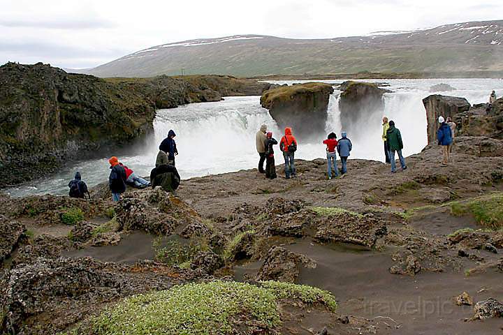 eu_island_007.jpg - Godafoss - Wasserfall der Götter - im Norden von Island