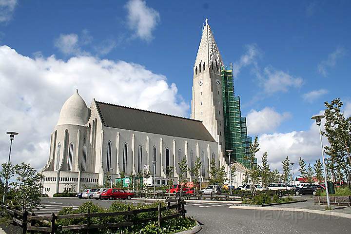 eu_island_016.jpg - Die Hallgrimskirche in Reykjavik, Island