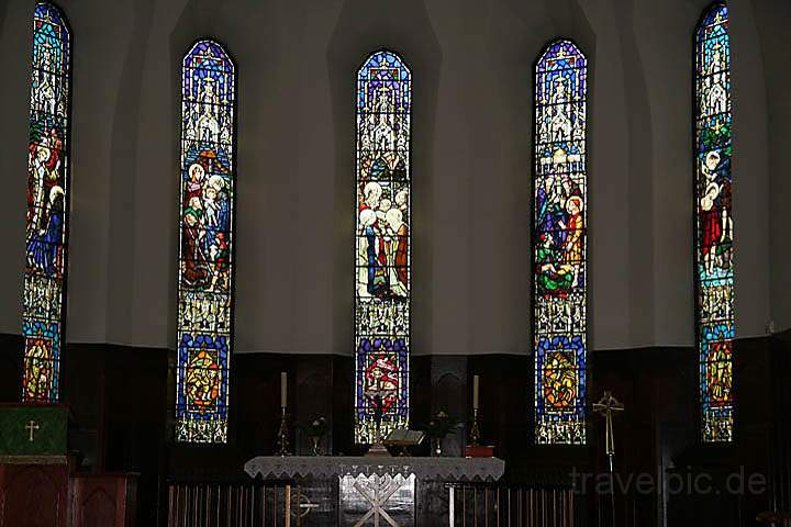 eu_island_049.jpg - Interessante Kirchenfenster in der Kirche in Akureyri