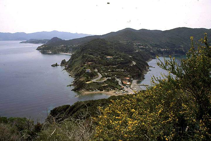 eu_it_elba_004.jpg - Landenge bei Enfola auf der Insel Elba