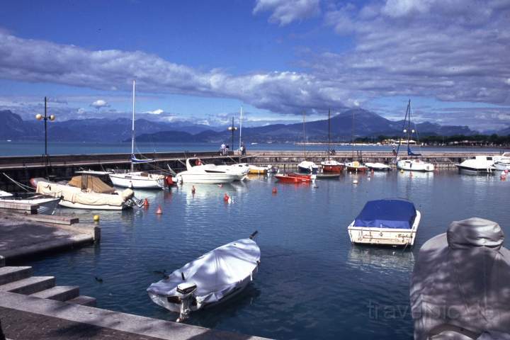 eu_it_gardasee_001.JPG - Der Hafen von Peschiera am Gardasee, Italien