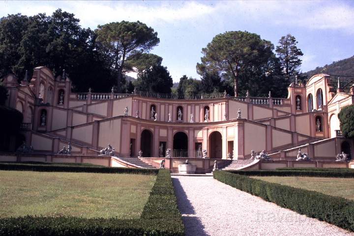 eu_it_gardasee_015.JPG - Die Villa Bettoni vor Gargnano am Gardasee, Oberitalien