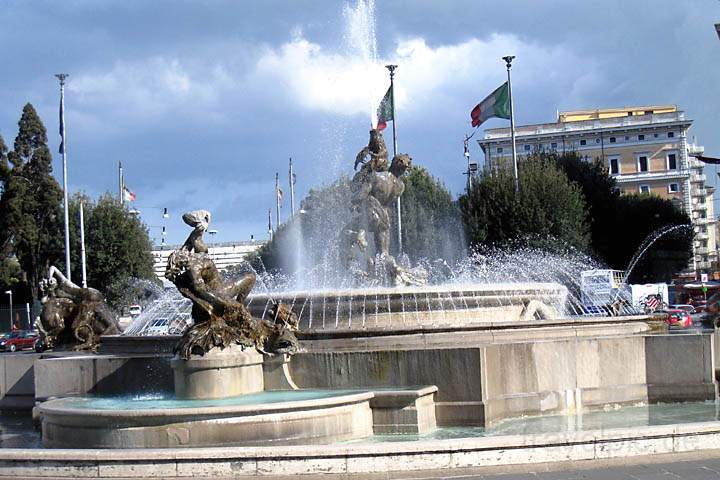 eu_it_rom_002.jpg - Brunnen am Plaza de Republica in Rom