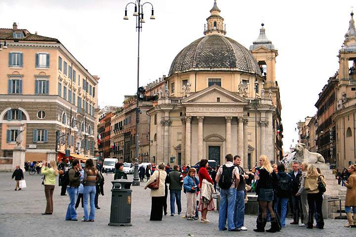 eu_it_rom_020.jpg - Das Treiben und die Straßen auf dem Piazza del Popolo