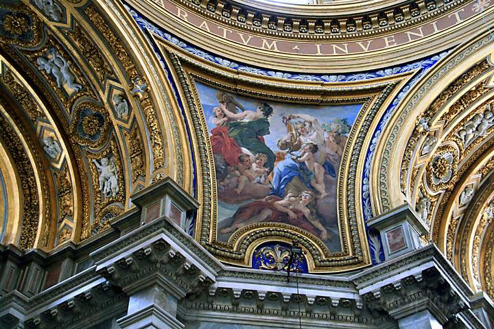 eu_it_rom_035.jpg - Gemälde im Inneren der Kirche Sant'Agnese in Agone am Piazza Navona