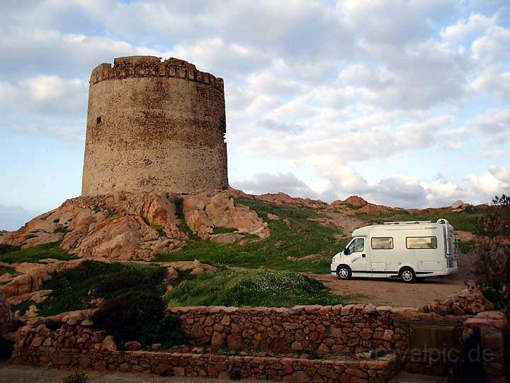 eu_it_sardinien_020.jpg - Der Torre Isola Rossa auf Sardinien