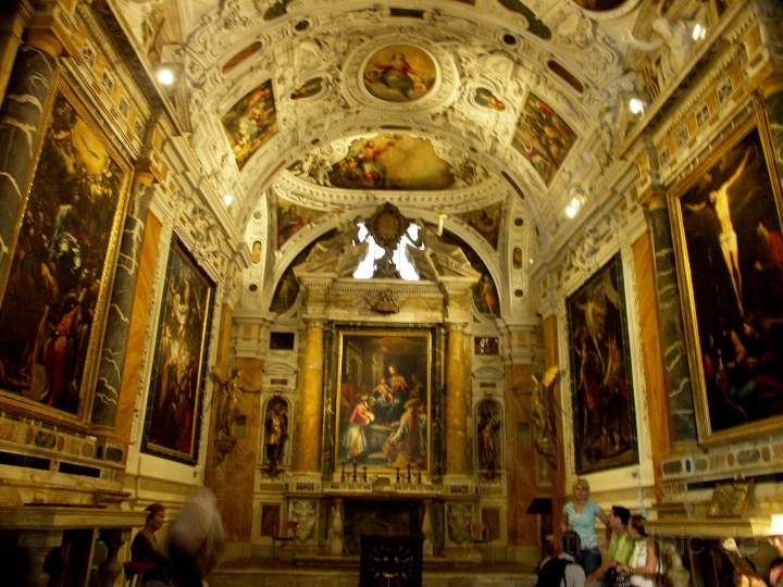 eu_it_toskana_017.JPG - Im Inneren der Spitalkirche Spedale di Santa Maria della Scala von Siena