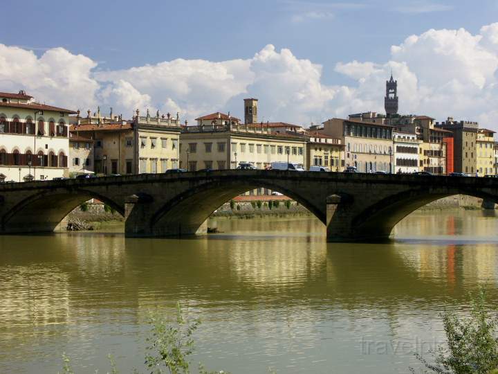 eu_it_toskana_022.JPG - Eine Brücke über den Arno in Florenz in der Toskana