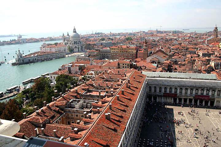 eu_it_venedig_005.jpg - Der grandiose Blick vom Campanile San Marco in Venedig