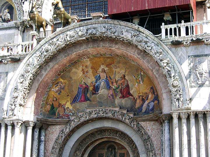 eu_it_venedig_020.jpg - Das Portal des Markusdomes zu Venedig