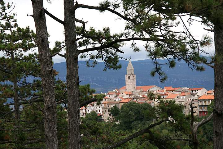 eu_kroatien_017.jpg - Blick auf Vrbnik auf der Insel Krk