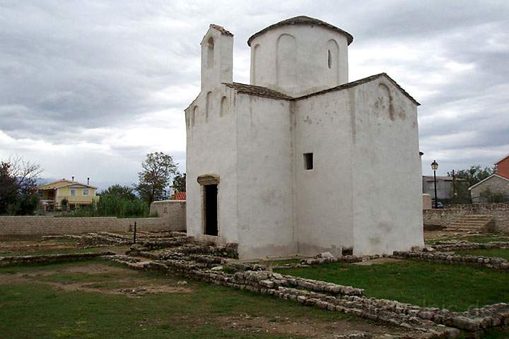 eu_kroatien_030.jpg - Der kleinste Dom Sv. Kriz in Nin in Dalmatien