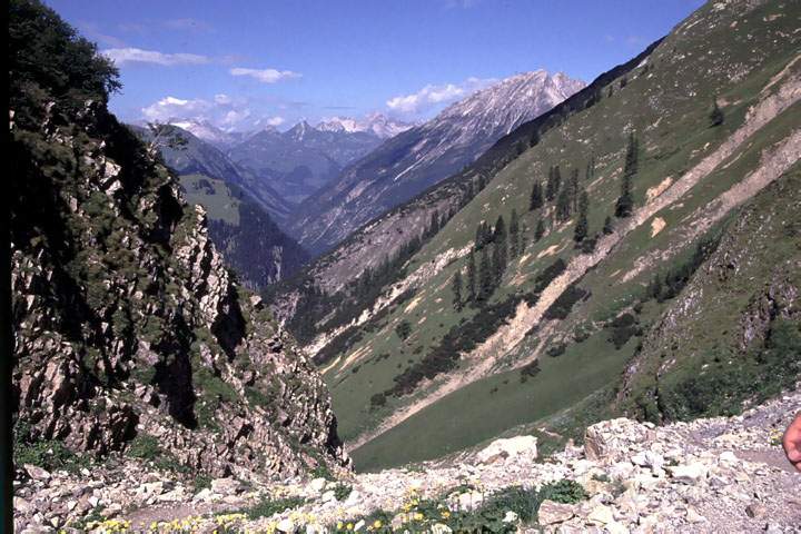 eu_at_alpen_001.JPG - Beim Aufstieg Rckblick ins Pitztal auf dem Fernwanderweg E5 in den Alpen