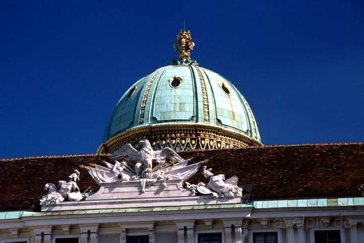 eu_at_wien_002.JPG - Eine Kuppel der Hofburg zu Wien, sterreich
