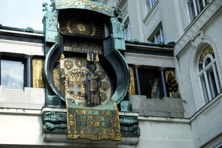 eu_at_wien_015.JPG - Die bekannte Anker-Uhr am Hohen Markt in Wien, Österreich