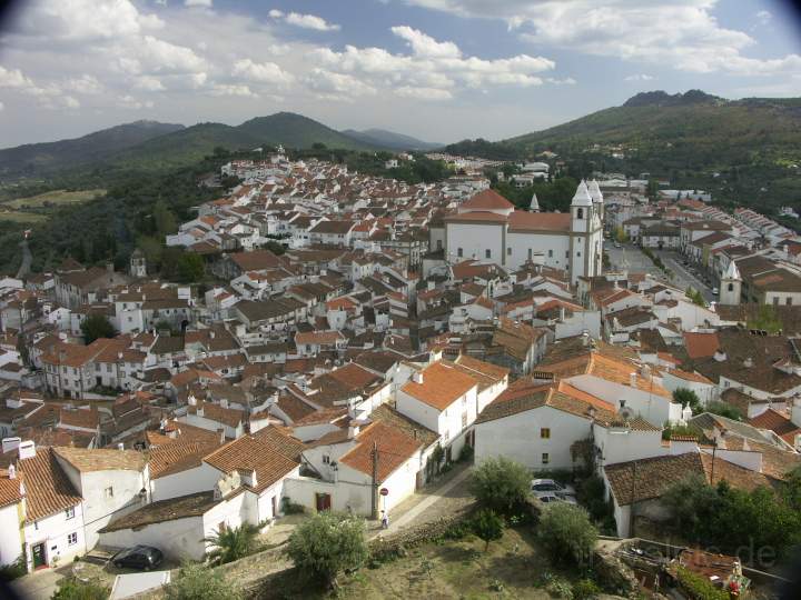 eu_portugal_014.JPG - Blick von der Burg des Dorfel Castelo de Vide in Portugal