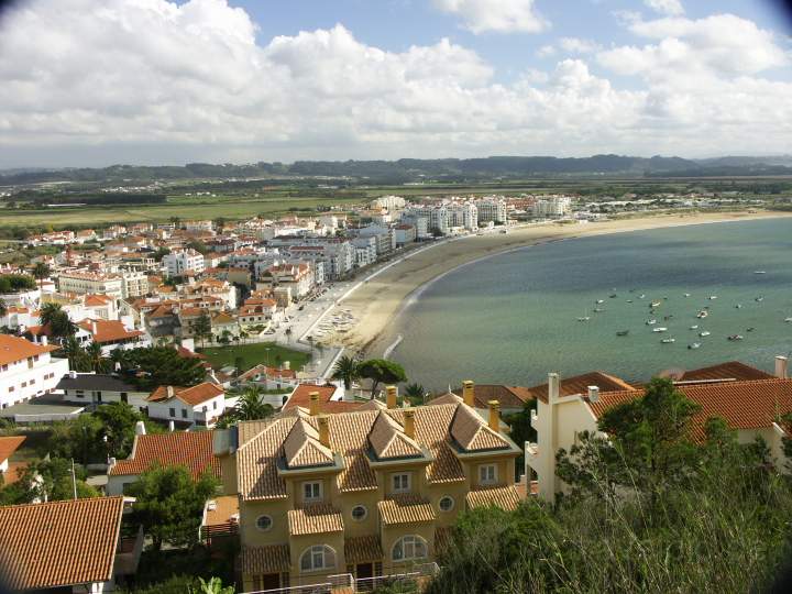 eu_portugal_020.JPG - Ausblick auf dei Bucht Sao Martinho do Porto nördlich von Lissabon in Portugal
