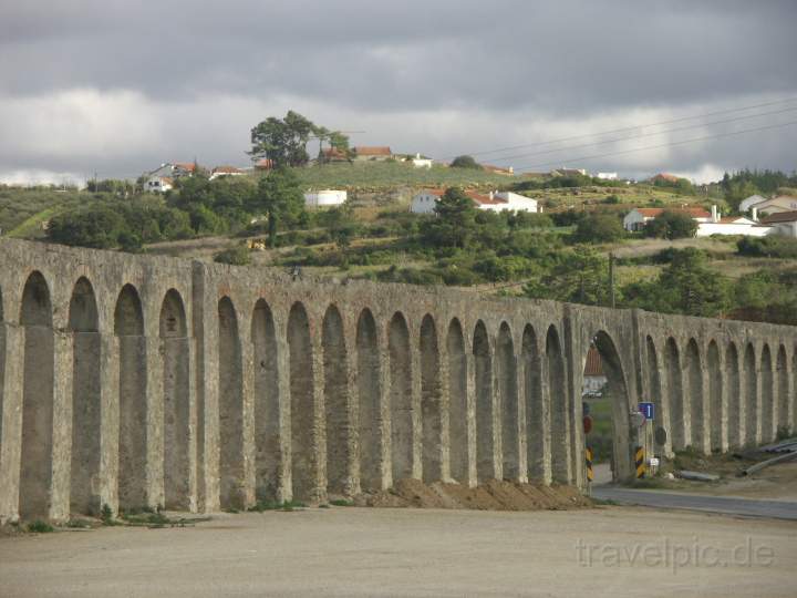 eu_portugal_021.JPG - Das Aquadukt in Obidos, Portugal