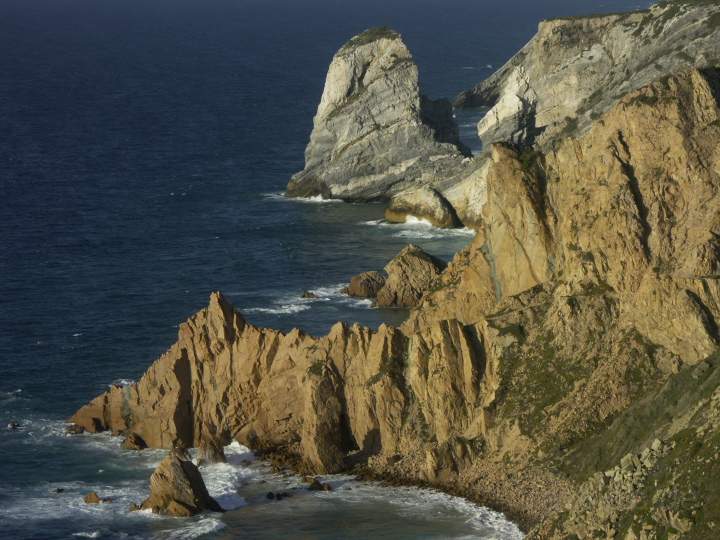 eu_portugal_028.JPG - Die Steilkste am Capo de Roca, dem westlichsten Punkt von Festlandeuropa in Portugal