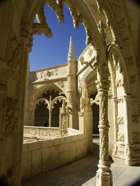 eu_portugal_031.JPG - Der Kreuzgang des Hieronymusklosters zu Belém, Lissabon