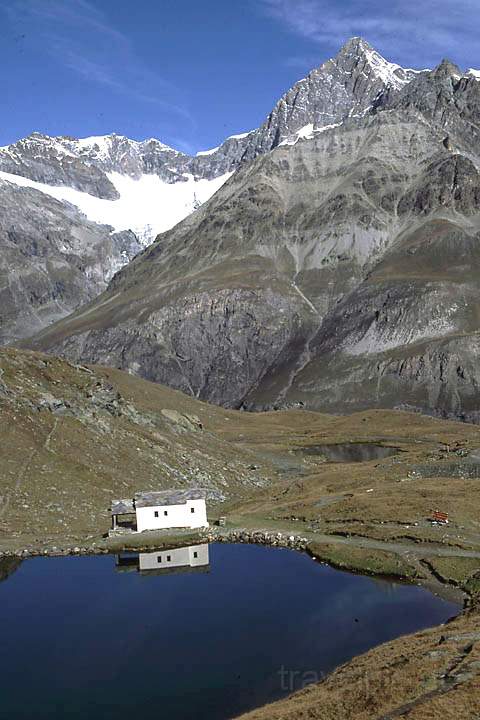 eu_ch_mattertal_017.jpg - Schwarzsee mit Kapelle, unterhalb vom Matterhorn