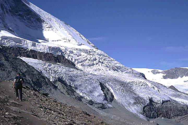 eu_ch_mattertal_018.jpg - Gletscher am Matterhorn beim Aufstieg zur Hoernlihütte